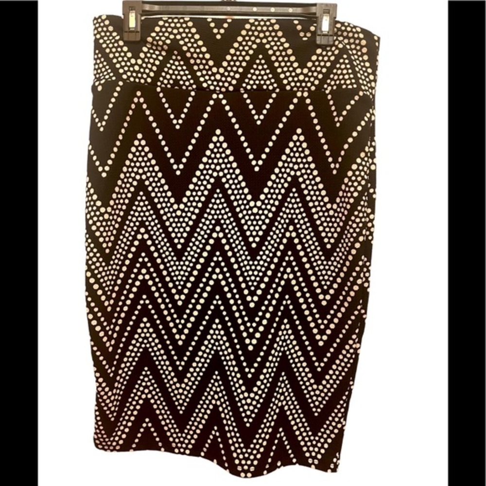 LuLaRoe Black and White Skirt Size L NWOT